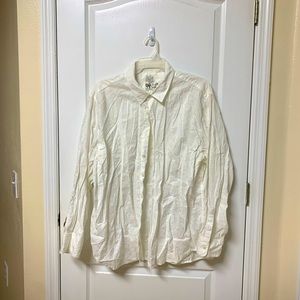 White texture button up shirt. Old Navy size XXL